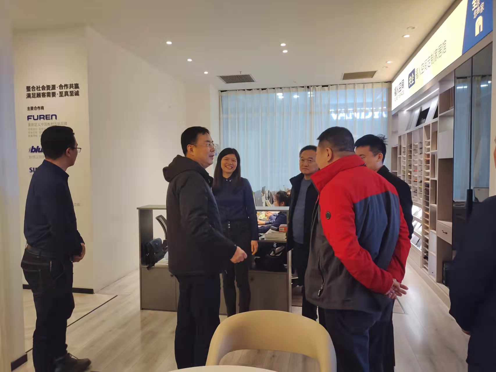 中國林業(yè)集團領(lǐng)導蒞臨中林福人參觀考察(圖3) 中國林業(yè)集團領(lǐng)導蒞臨中林福人參觀考察(圖3)